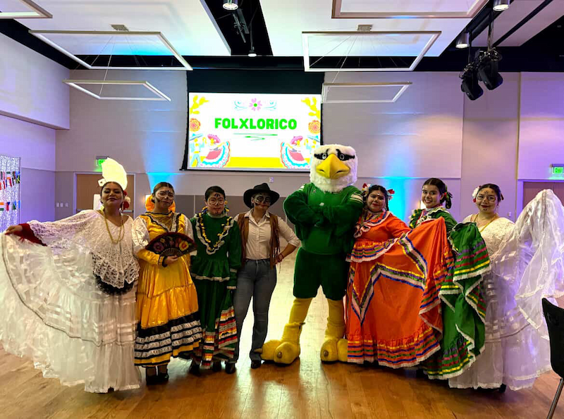 FOLKLORICO