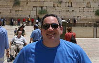 Bruce Cohen in a blue shirt and sunglasses.